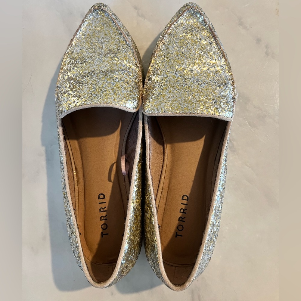 Gold sparkly pointed toe flats (size 7.5W)